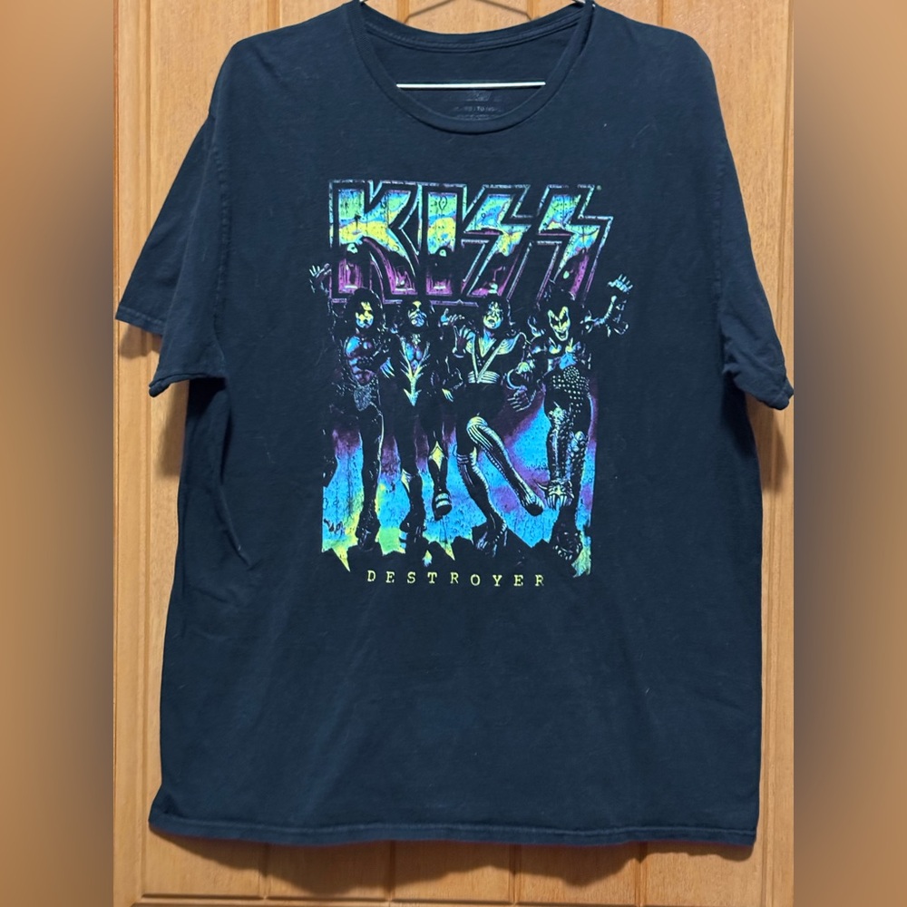 KISS Men’s Graphic T-Shirt - Black. Size XL pit to pit 23/24.